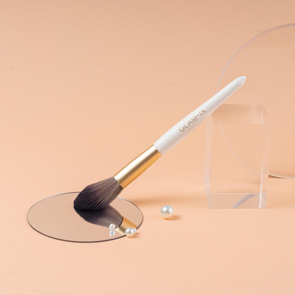 Glam Fix Delicate Blush Brush