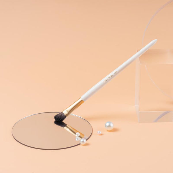 Glam Fix Precision Eyeshadow Brush