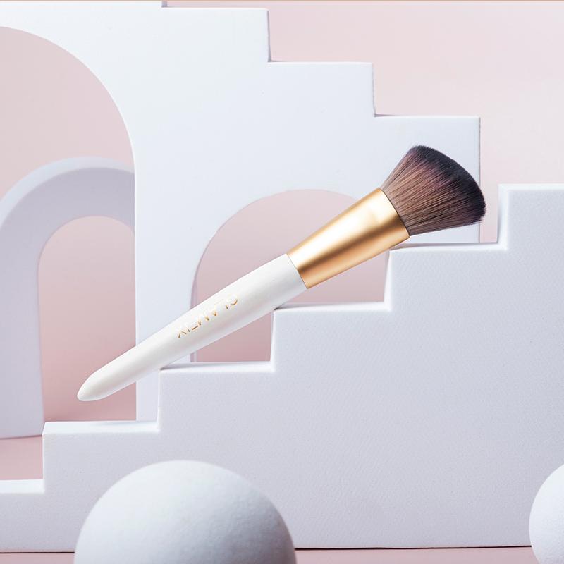 Glam Fix Delicate Contour Brush